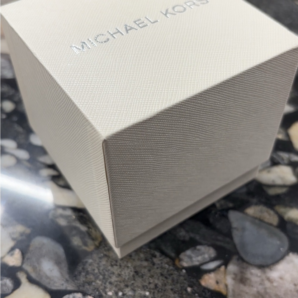 Michael Kors Radiant Gold Men’s Watch - Picture 4 of 5